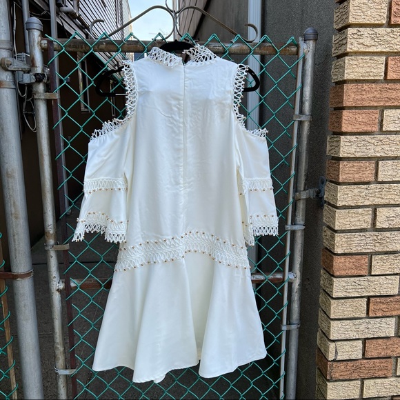 White Cold Shoulder Dress with gold pearls M - Picture 11 of 14